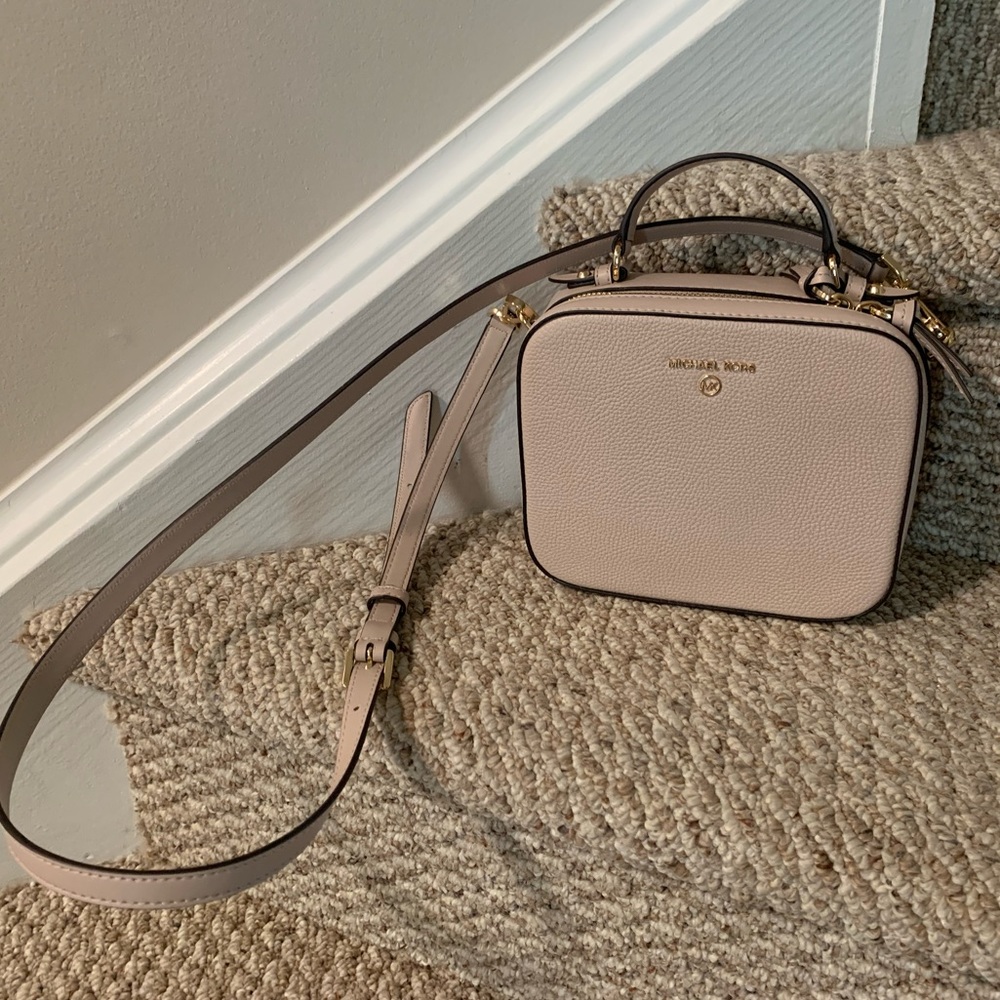 Like new Michael Kors jet set charm crossbody